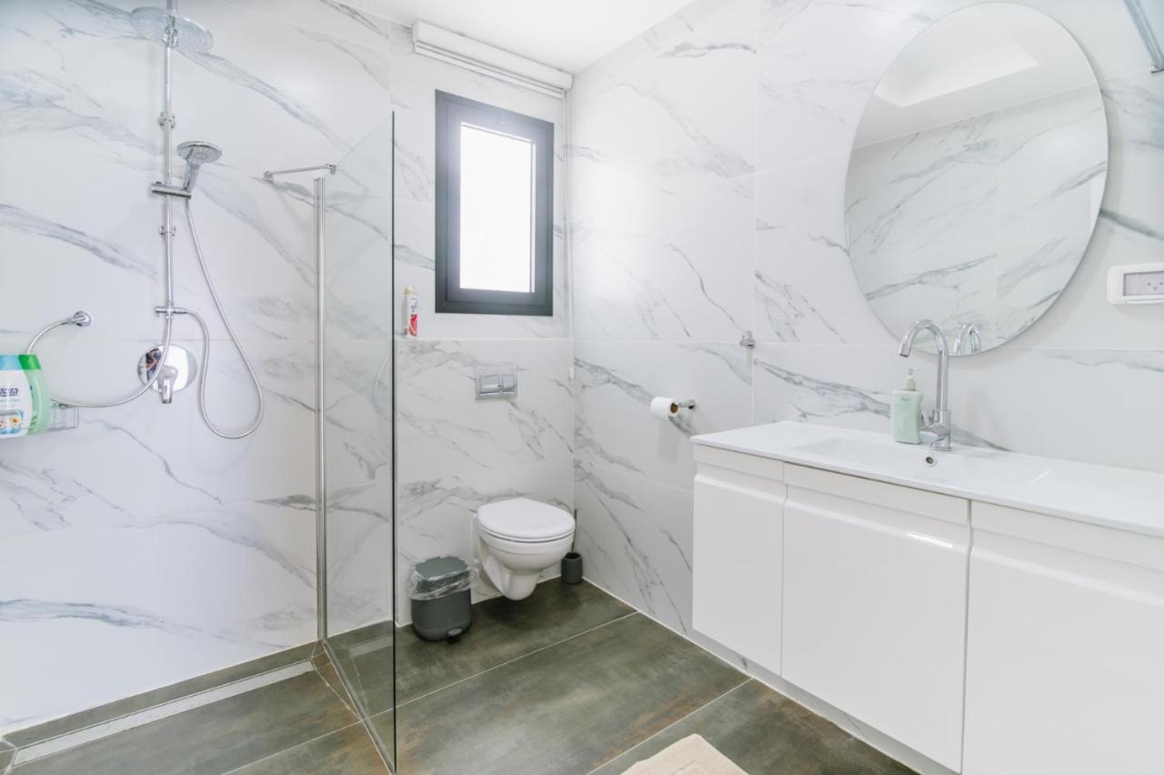 Olala Desert Shades Apartment Neve Zohar Bagian luar foto