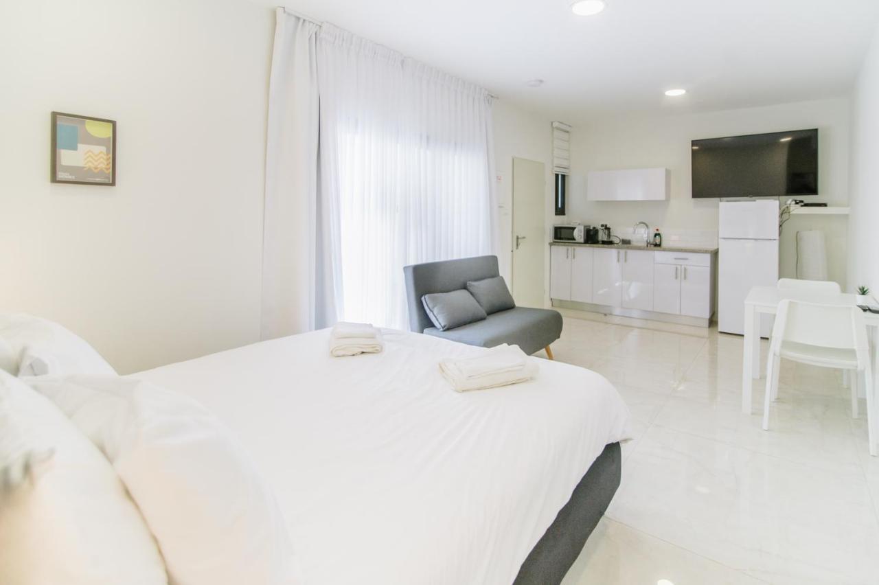 Olala Desert Shades Apartment Neve Zohar Bagian luar foto