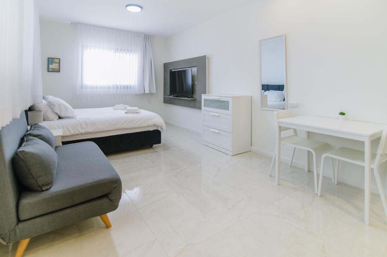Olala Desert Shades Apartment Neve Zohar Bagian luar foto