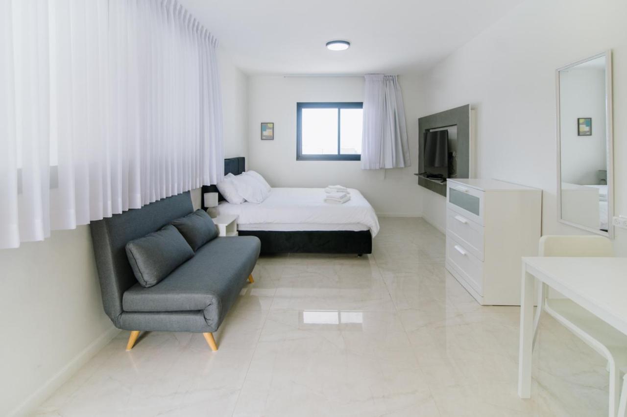 Olala Desert Shades Apartment Neve Zohar Bagian luar foto