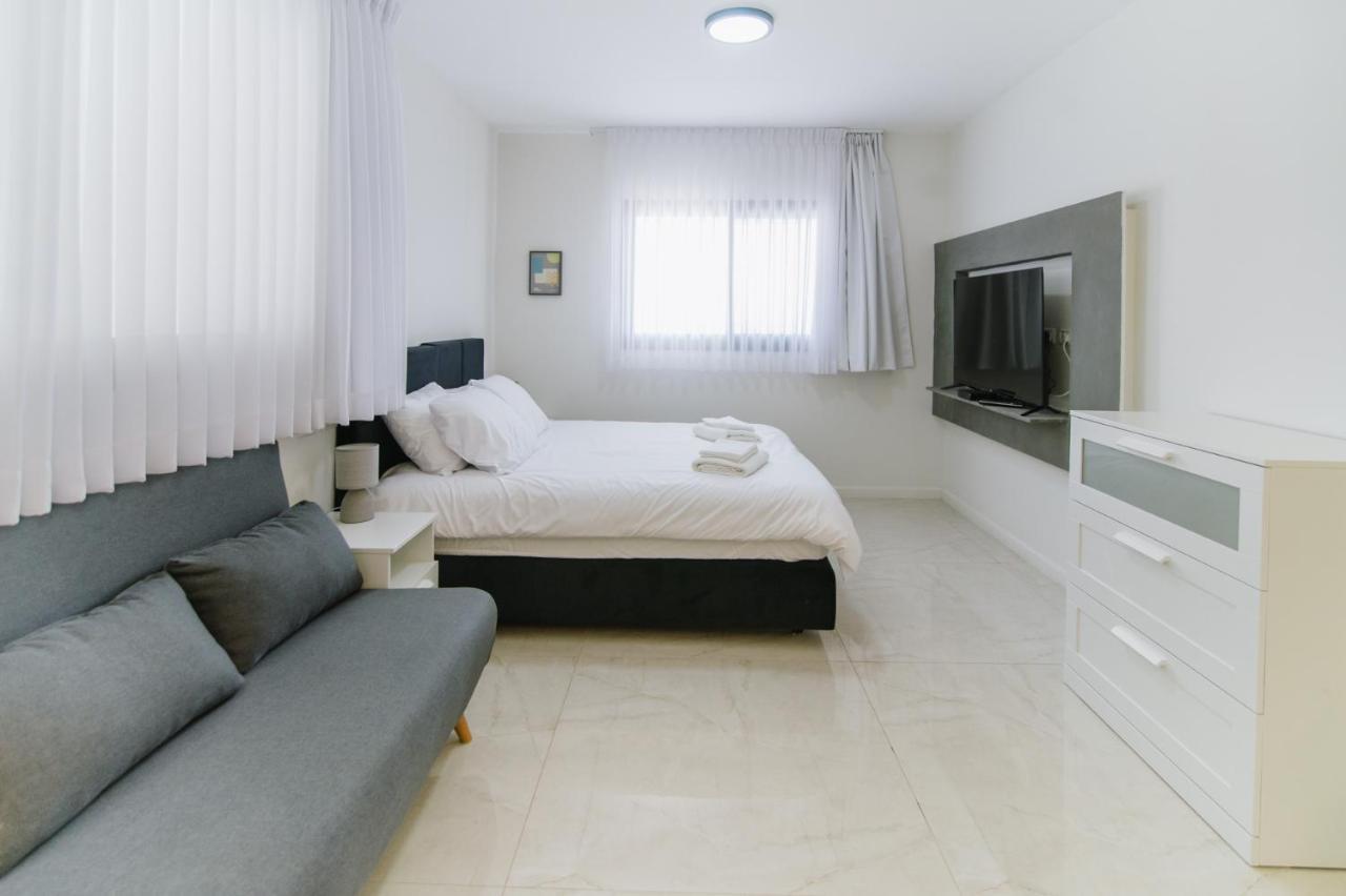 Olala Desert Shades Apartment Neve Zohar Bagian luar foto
