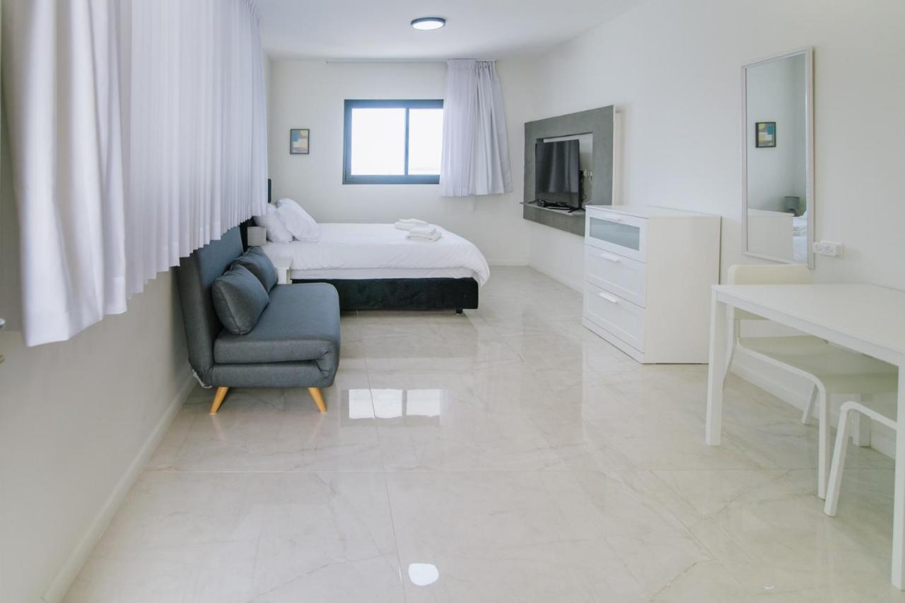 Olala Desert Shades Apartment Neve Zohar Bagian luar foto