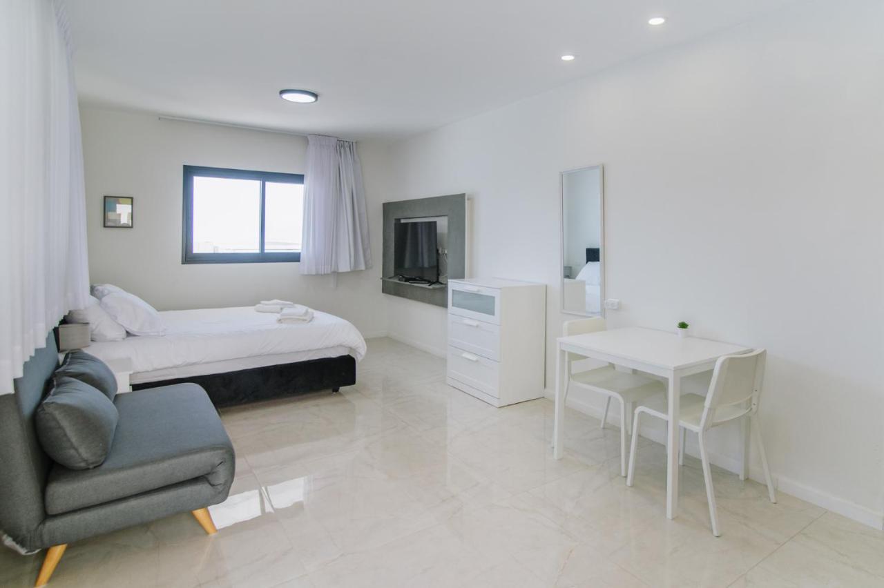 Olala Desert Shades Apartment Neve Zohar Bagian luar foto
